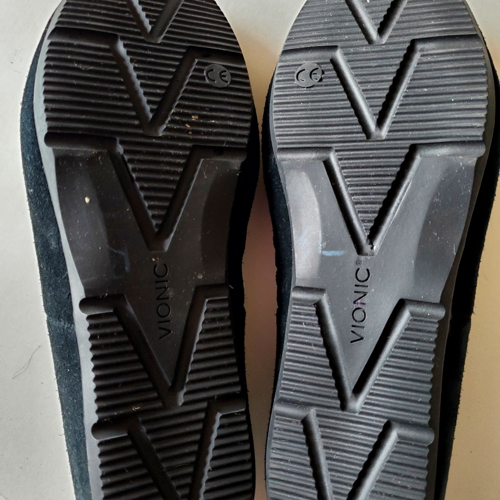 Vionic McKenzie Women's Black Suede Slippers Size 6 - Picture 7 of 7